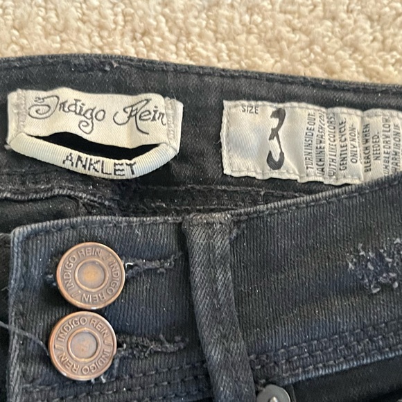 Macy’s brand Black Distressed Skinny Jeans - Picture 4 of 5